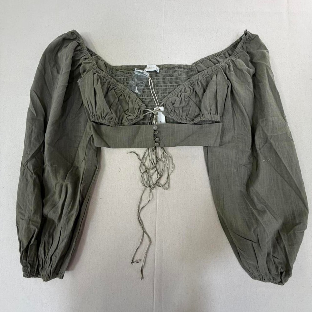 O.Vianca‎ green crop top with tie detail and puffy sleeves. Size: M